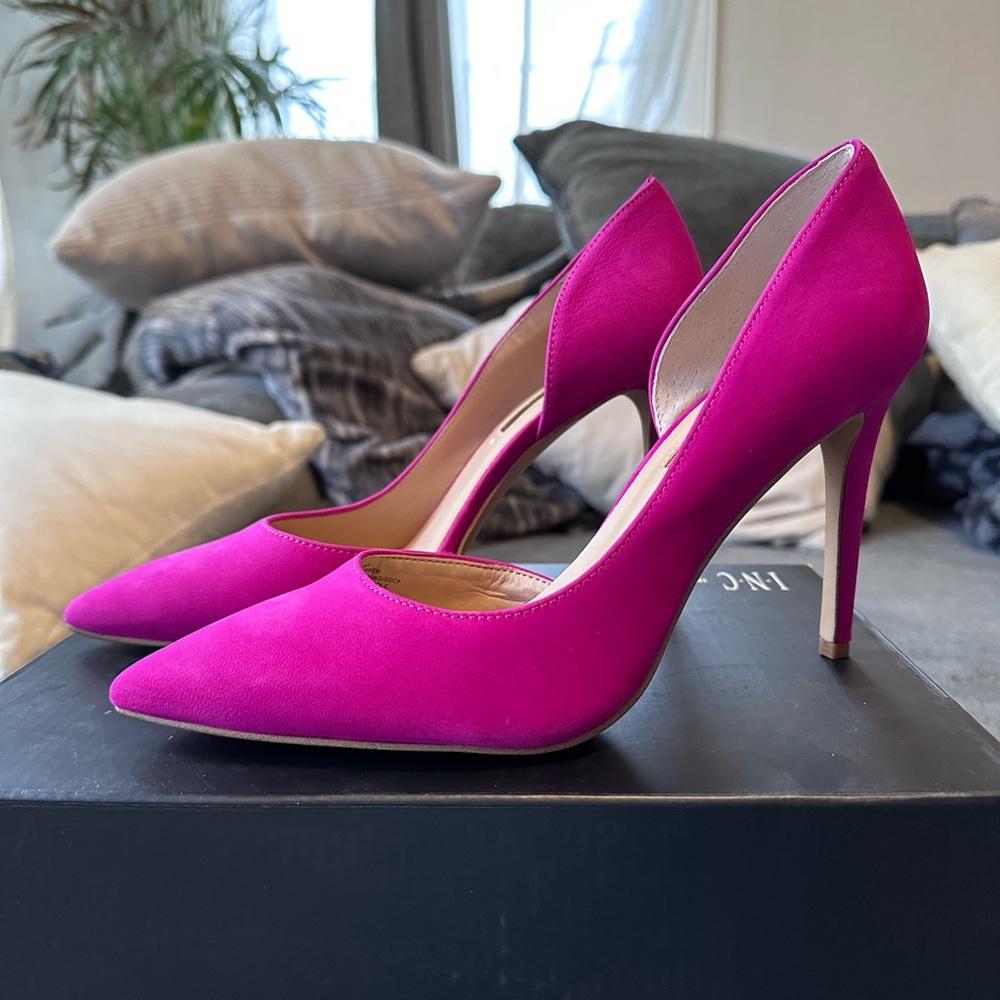 Brand new fuchsia pumps